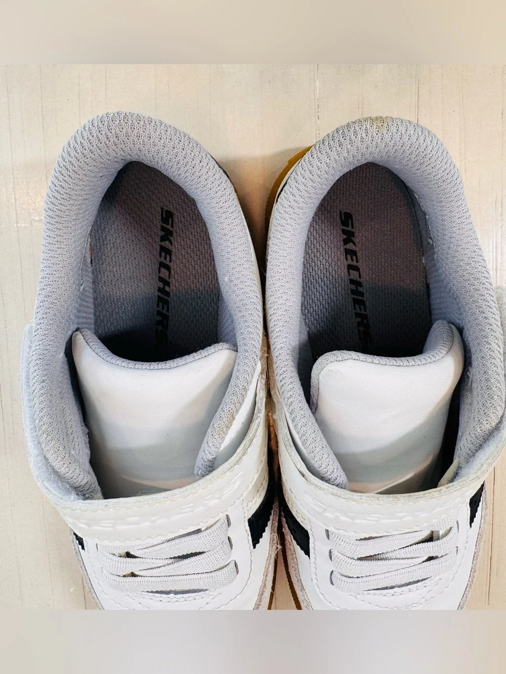 Skechers Zinger Street White Black Sneakers Kids Size 12 - EUC